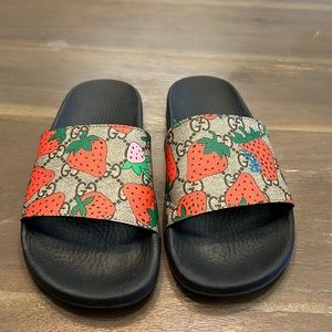 Gucci GG Strawberry Slide sandal